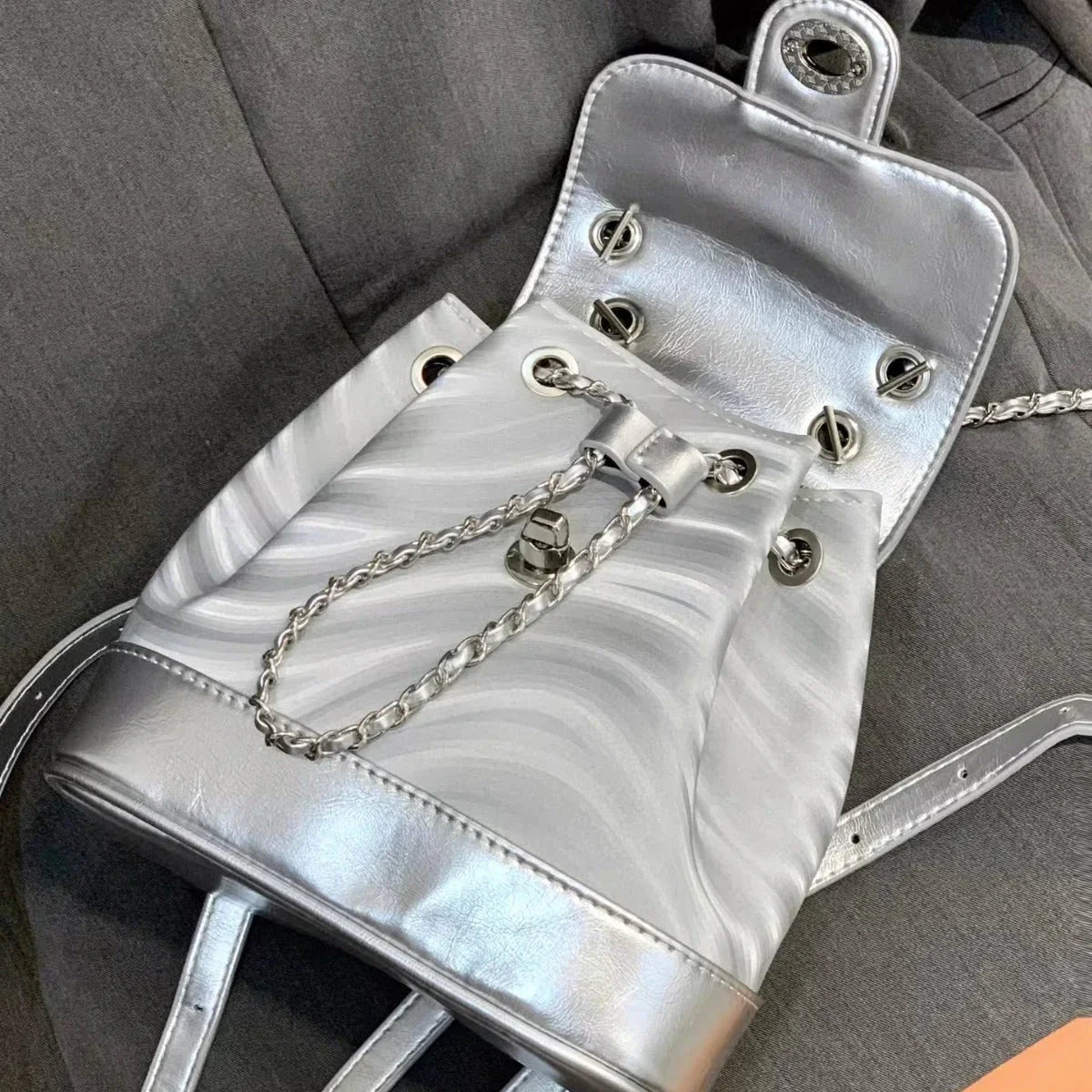 Chain Backpack Women's Water Ripple Fashion Travel Backpack Women Bag